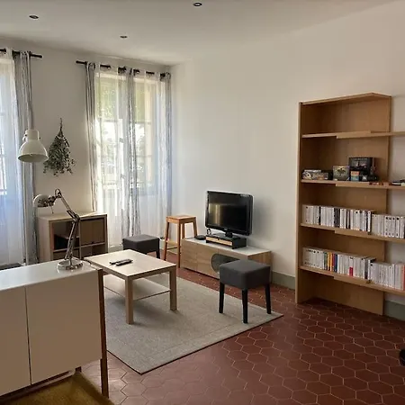 A Deux Pas Du Chateau De !