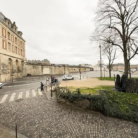 Apartment A Deux Pas Du Chateau De ! Versailles