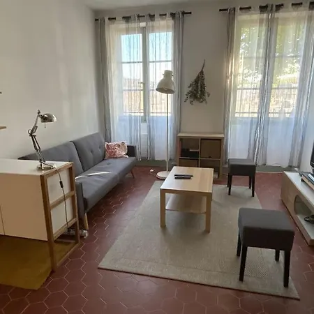 A Deux Pas Du Chateau De ! * Versalhes