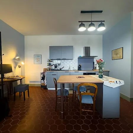 A Deux Pas Du Chateau De ! * Versailles