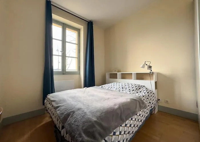 A Deux Pas Du Chateau De ! * Versalhes