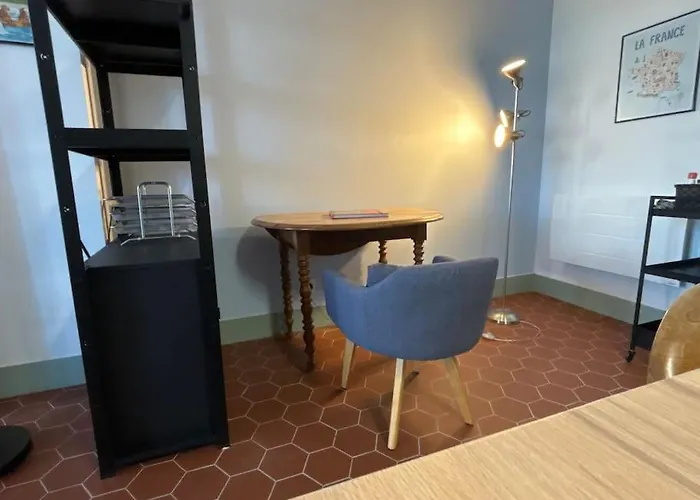 A Deux Pas Du Chateau De ! Appartement *